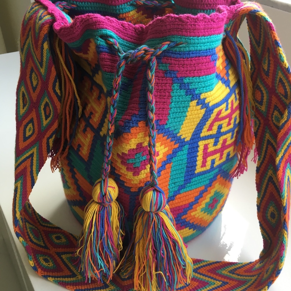 New hand-made Colombian Wayuu cross-over bag